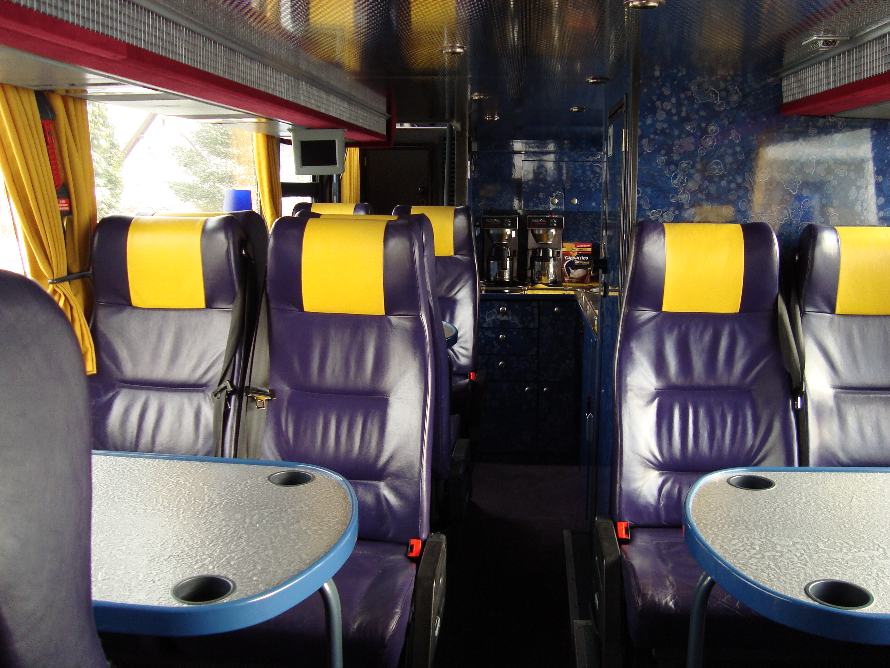 Bistro - Bus - Unterdeck